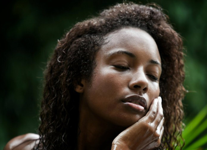 Peau noire : comment en prendre soin au jour le jour ?